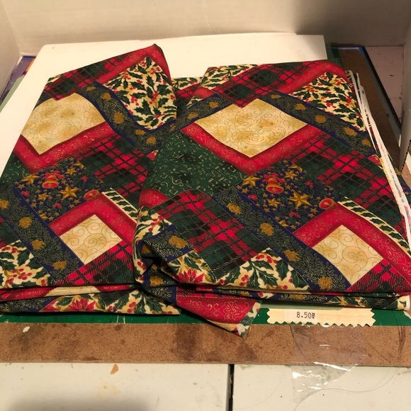 Festive vintage Red and Green Christmas fabric - 2 pieces - 80” by 22 1/2” - Picture 4 of 4